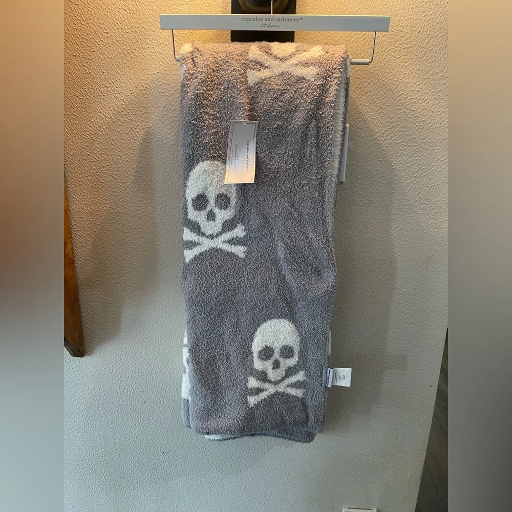 Cupcakes and Cashmere knit skull and crossbones plush throw - 50”x60” New!